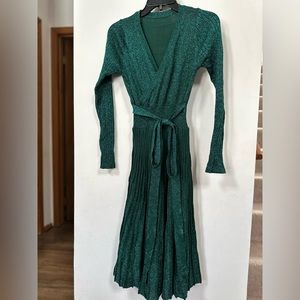SHIMMERY SHINY SPARKLING EMERALD GREEN DRESS STRETCHY BELTED WAIST TIGHT SPLIT